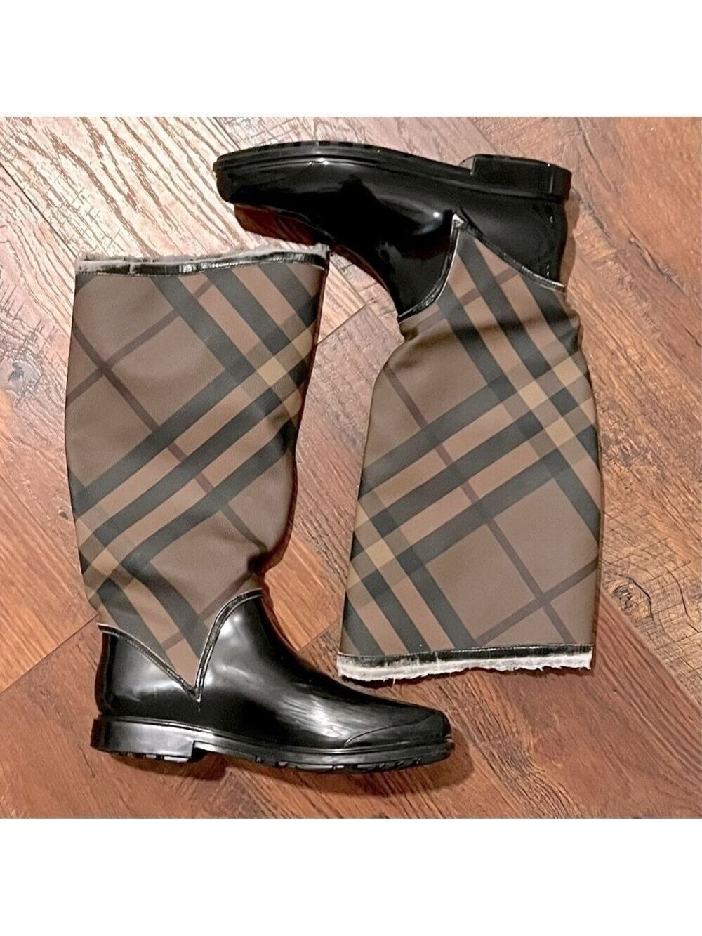 BURBERRY rain boots. Size 40